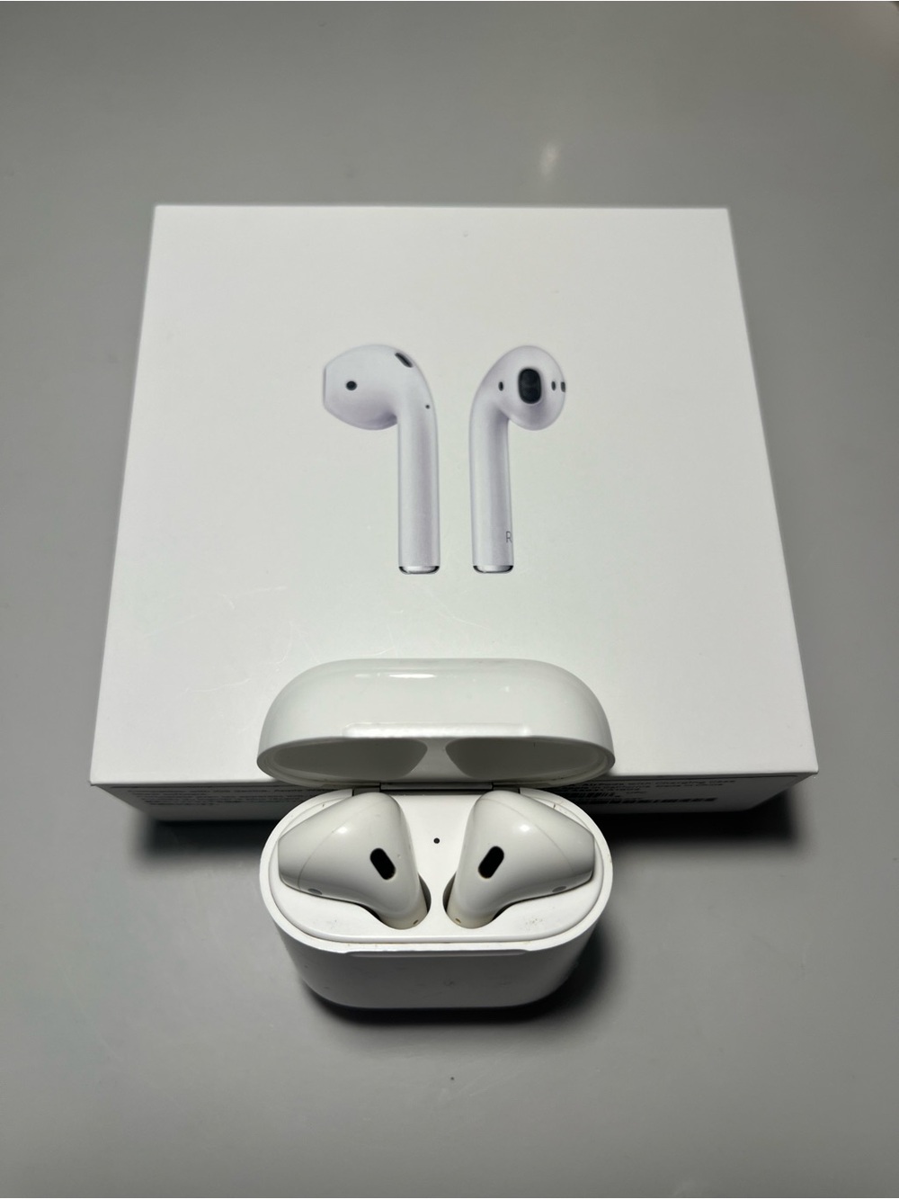 AirPods 2nd generation + 7 free cases